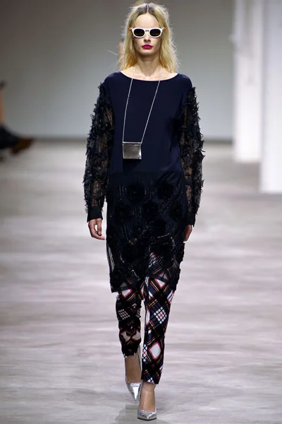 Look 18